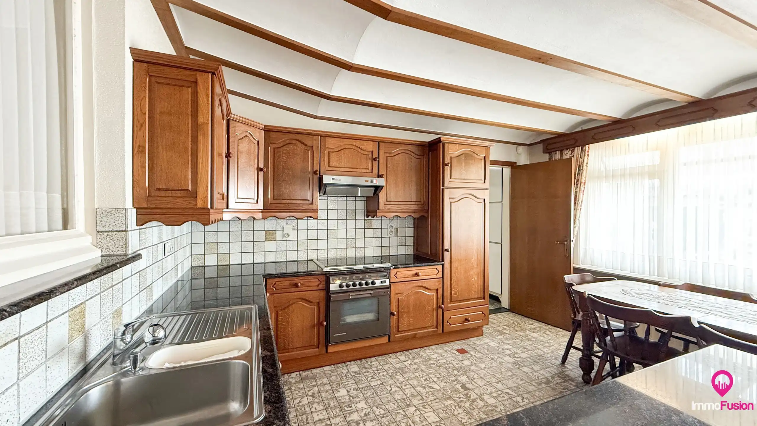 Ruime woning met 4slpk en veel privacy in rustige straat! foto 16