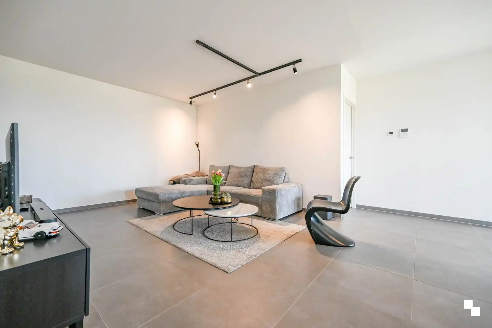 Uniek bijna energieneutraal hoekappartement met ruim terras foto 2