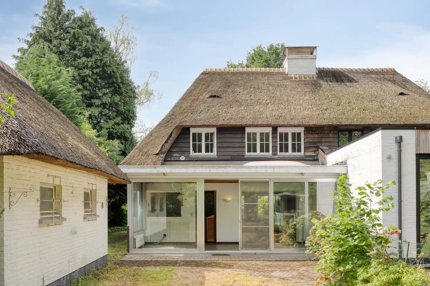 Charmante te renoveren cottagewoning met 3 slaapkamers en garage op 678m2! foto 30
