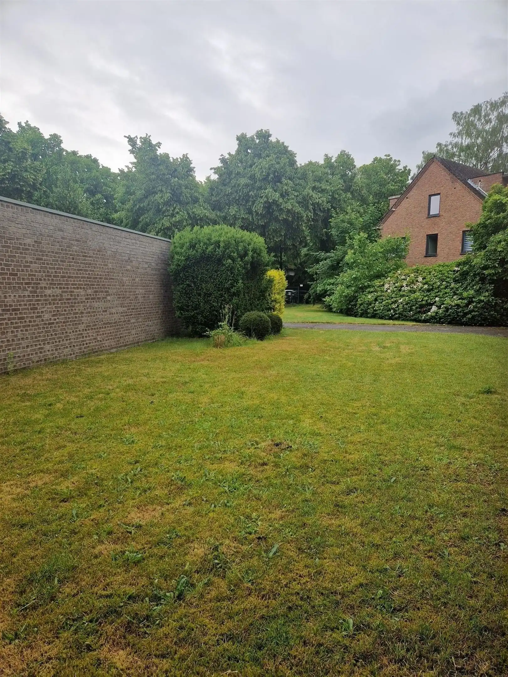 Ruime handelsruimte in het centrum van Brasschaat. foto 8