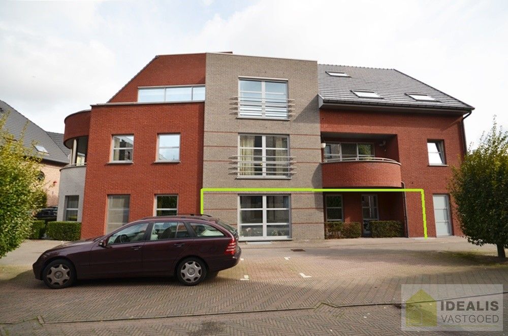 Ruim en aangenaam appartement pal in het centrum van Neerpelt! foto {{pictureIndex}}