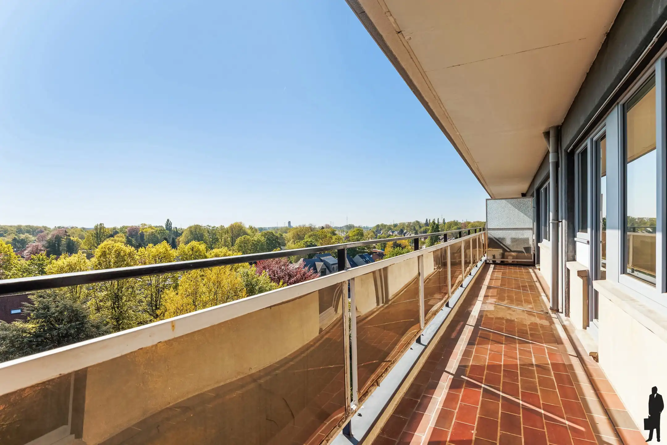 Gerenoveerd appartement met 2 slpks & dubbele garage  foto 10