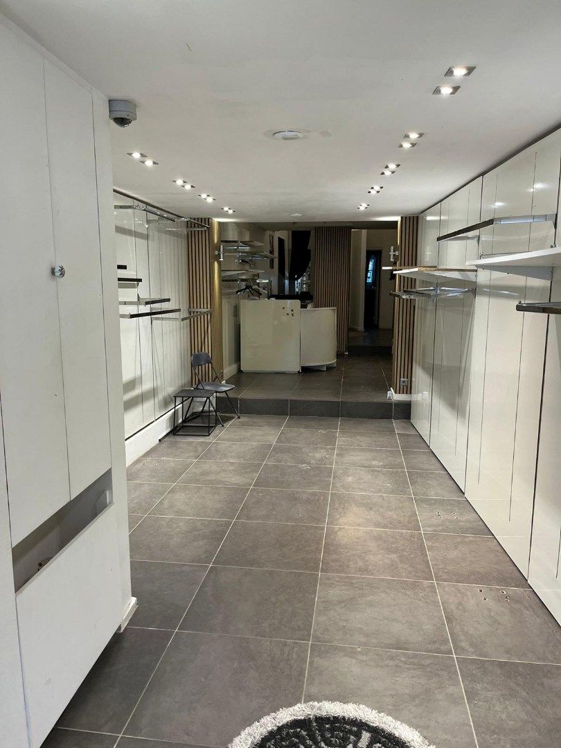 Een commercieel gelijkvloers van +-90,00m² foto 3
