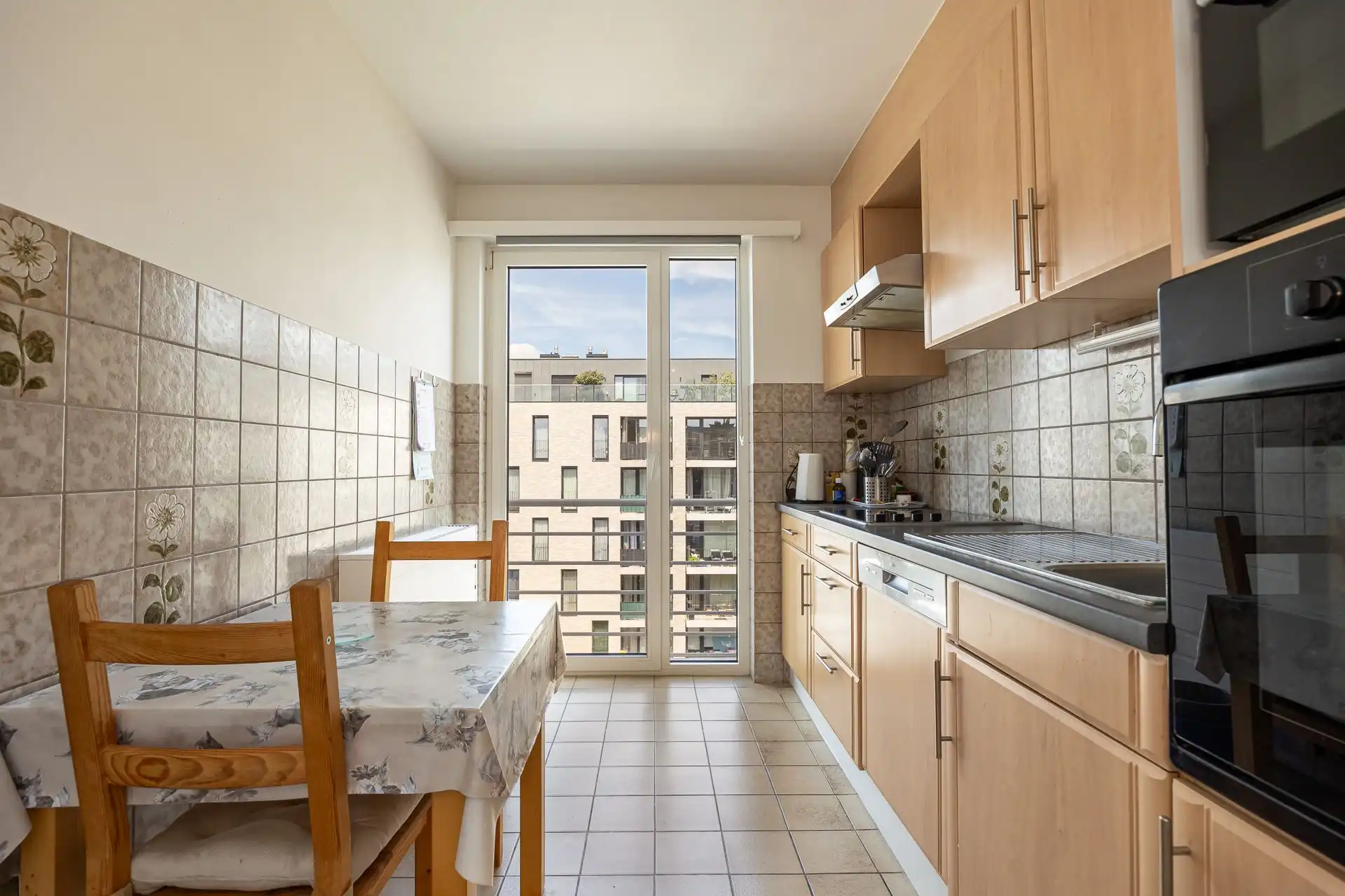 Liichtrijk appartement met 2 slaapkamers & staanplaats foto 7