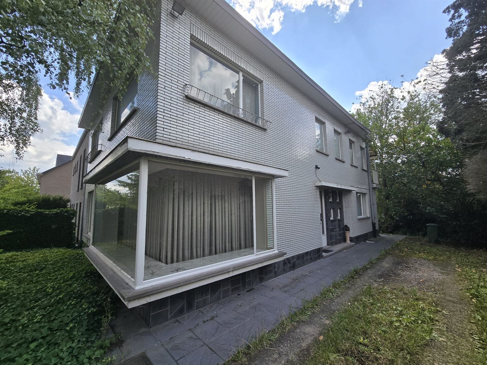 Te renoveren woning met karakter op toplocatie in Hasselt! foto 2