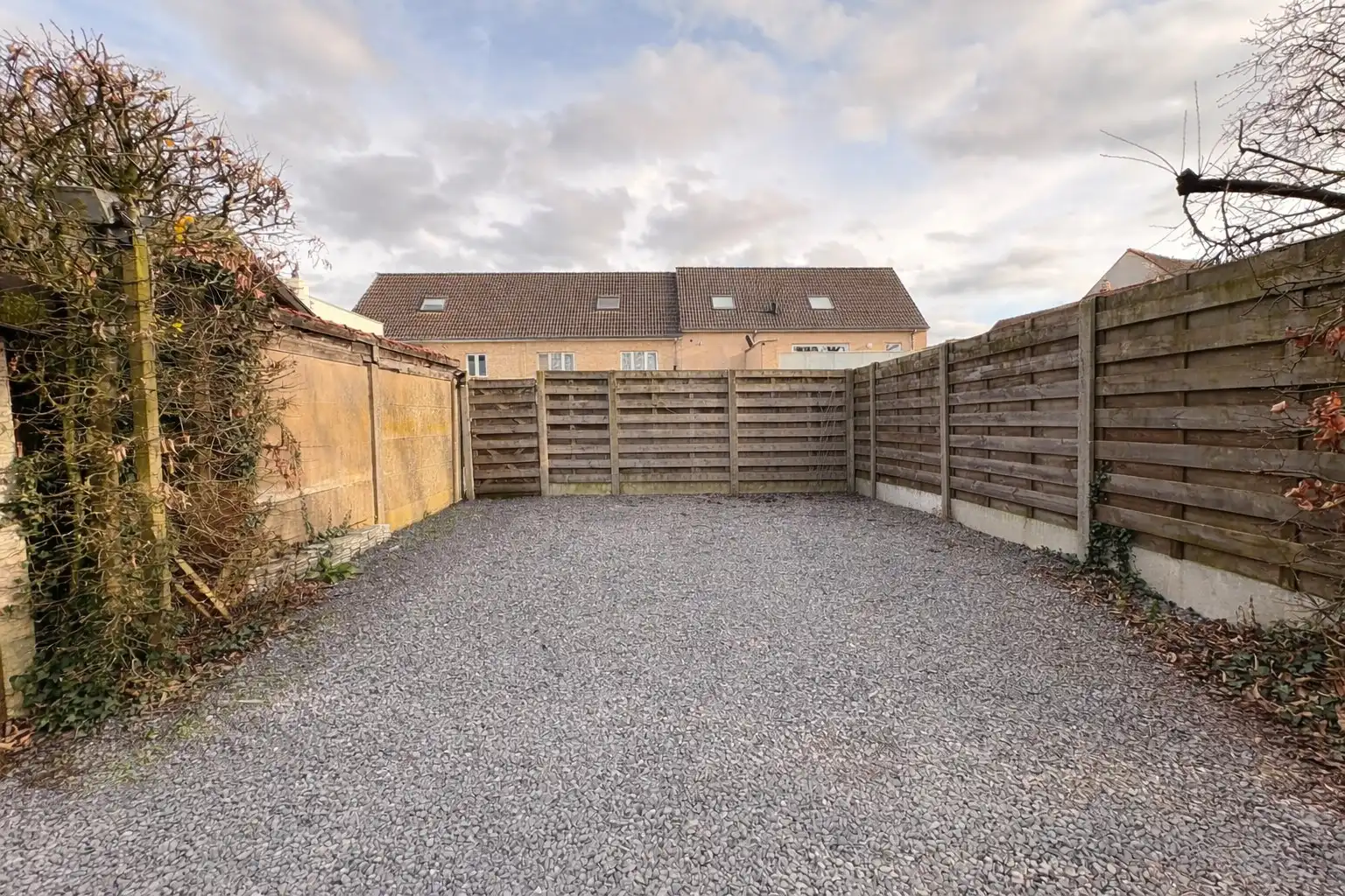 Ruime en lichtrijke woning met tuin te huur in Zomergem foto 23