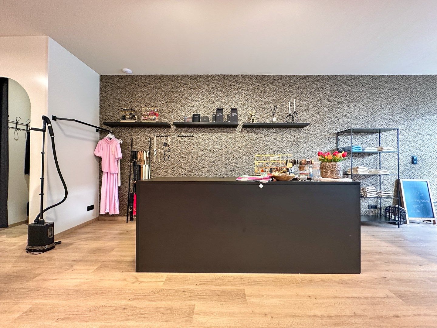 Instapklaar handelspand, te huur als pop-up voor uw commerciële droom, Veldegem. foto 16