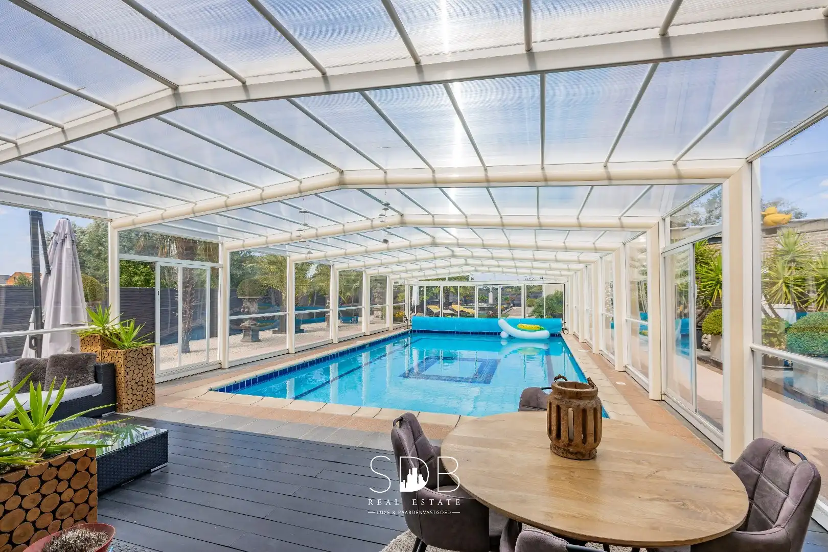 Hedendaagse villa met zwembad en magazijn van 299m²  foto 24