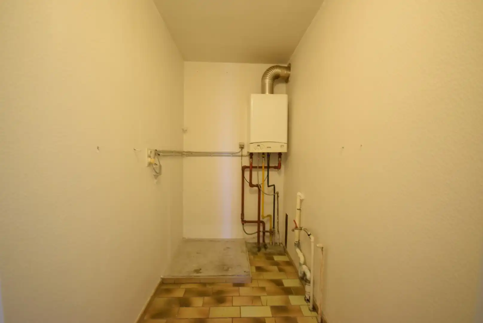 APPARTEMENT MET TWEE SLAAPKAMERS NABIJ CENTRUM ROESELARE - WONEN OF INVESTERINGSKANS foto 9