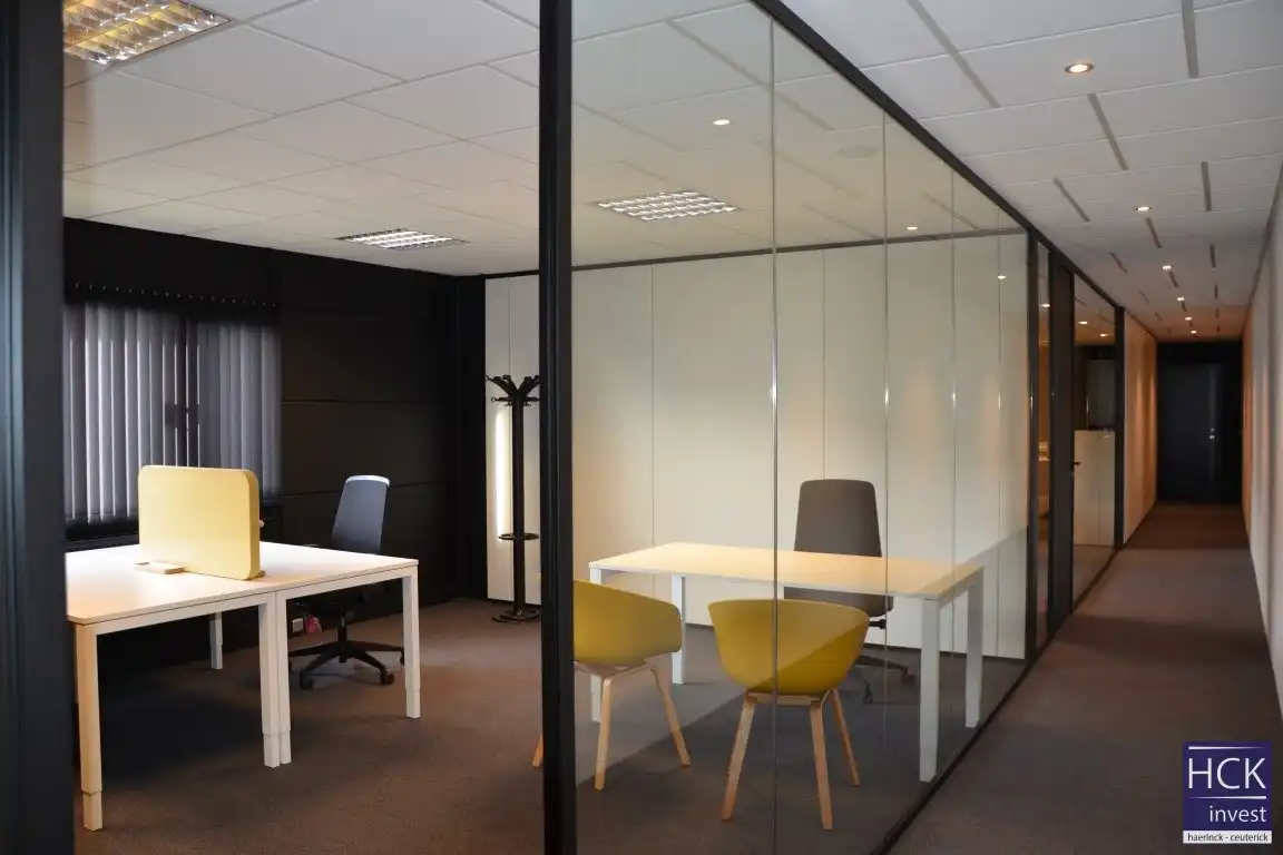 DEINZE – Fully serviced kantoorruimte van 26m² tot 104m² foto {{pictureIndex}}