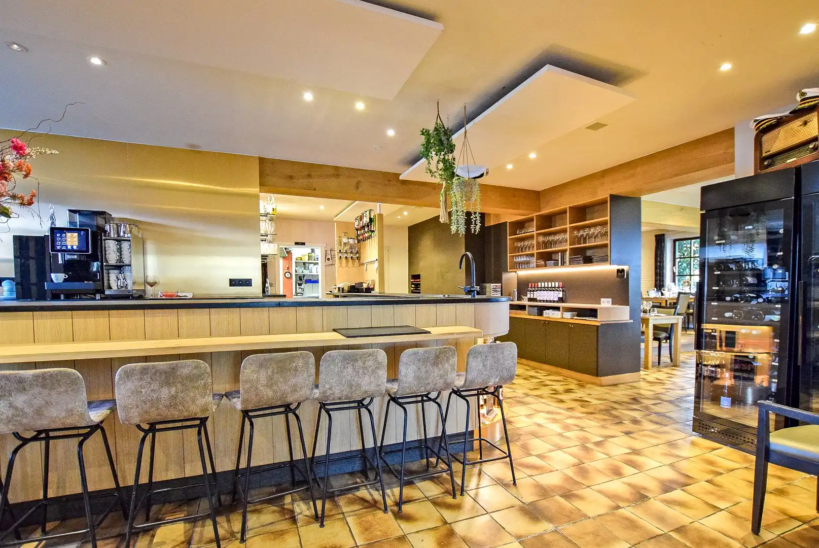 Restaurant met privéwoning en 2 B&B-kamers op 4.370 m² foto 11