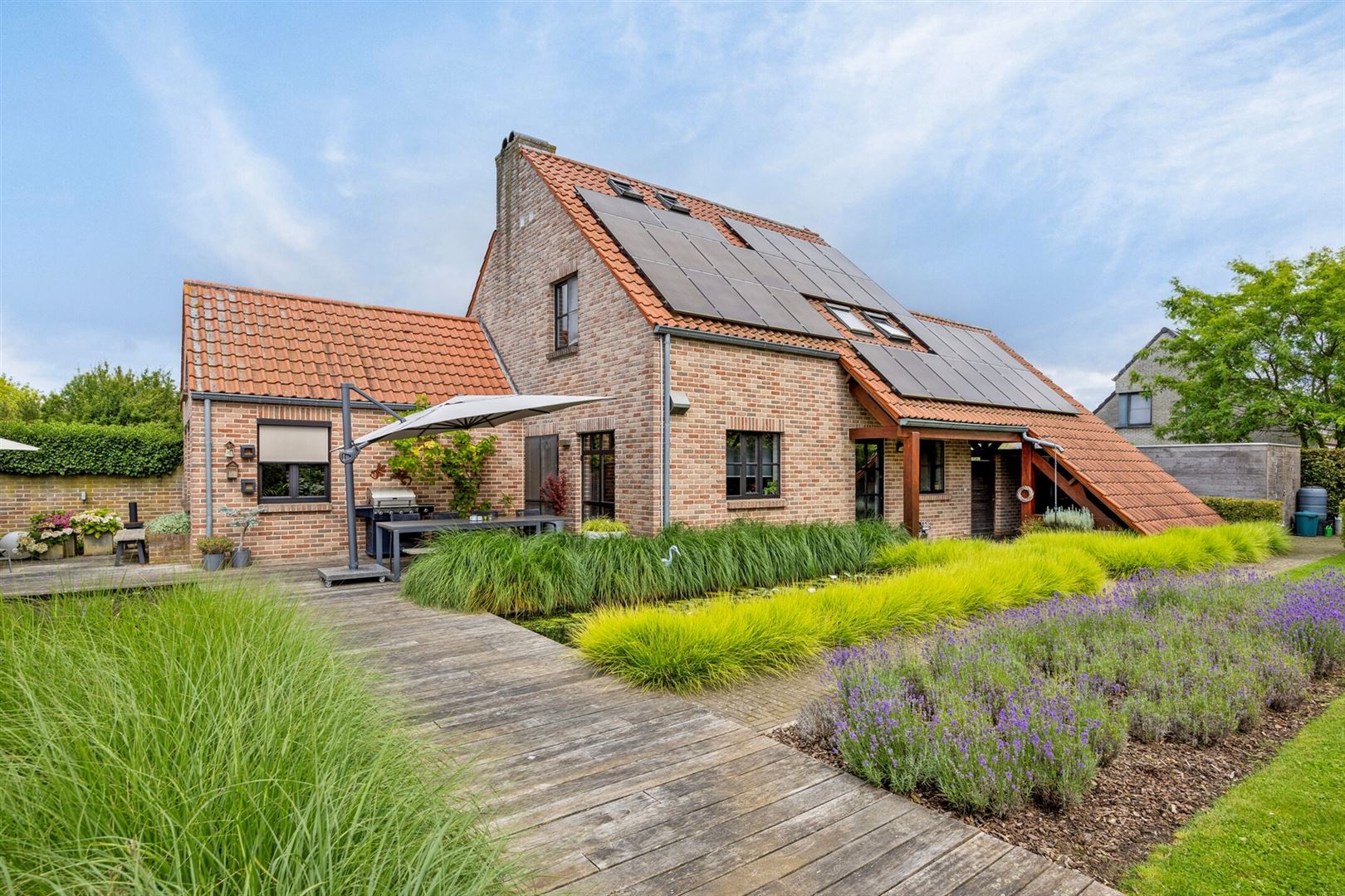 Tijdloze gezinswoning nabij de stad foto 3