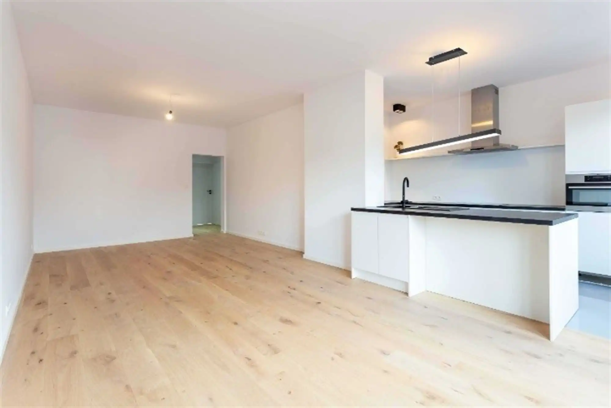 Gerenoveerd 2-slpk appartement nabij Rivierenhof foto 3