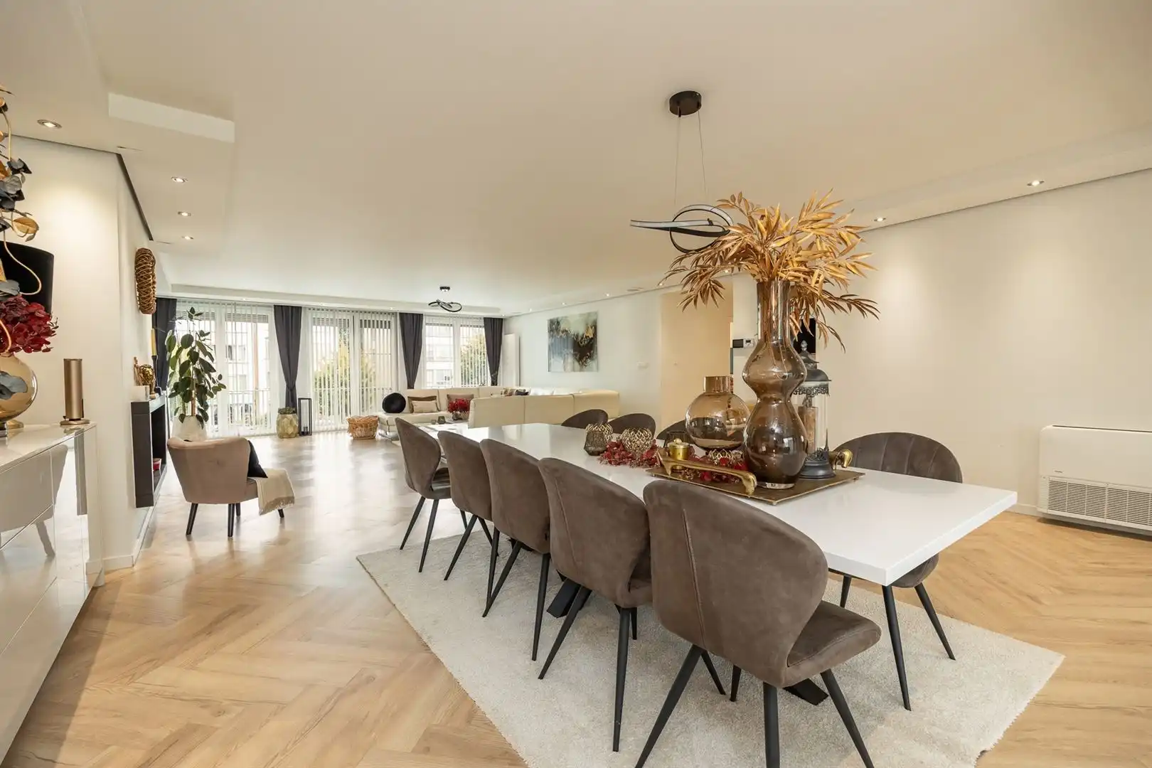 Ruim opbrengsteigendom met lift, garage en verhuurde handelsruimte foto 10