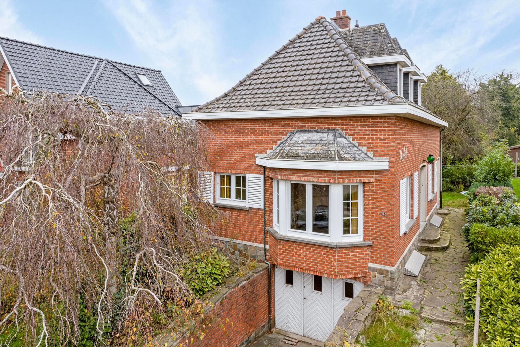 Rustig gelegen viergevelwoning met grote tuin foto 2