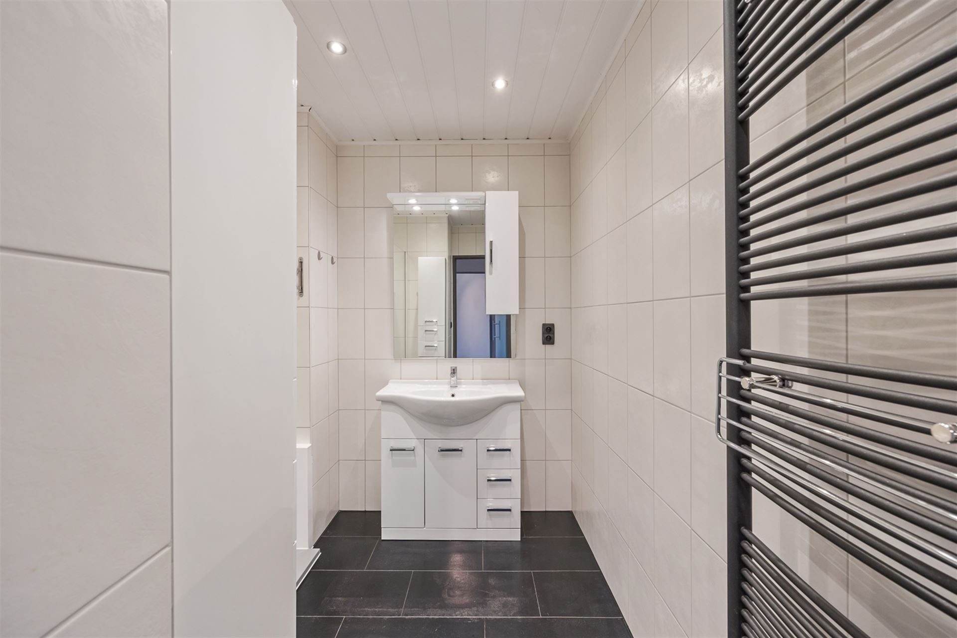 Instapklaar Appartement met Terras en Parking  foto 13