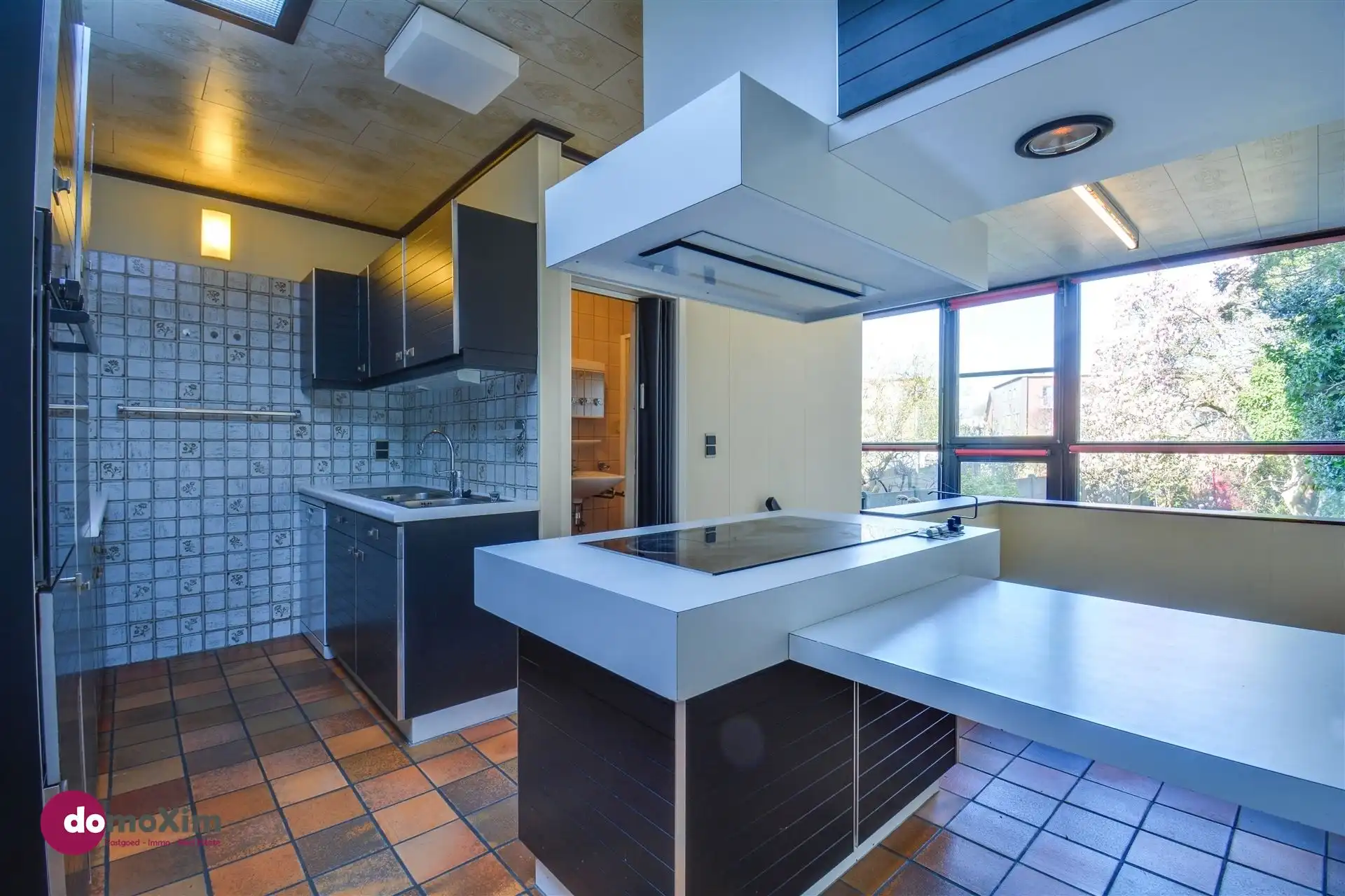 Ruime, karaktervolle stadswoning met twee garageboxen en tuin in Mechelen foto 9