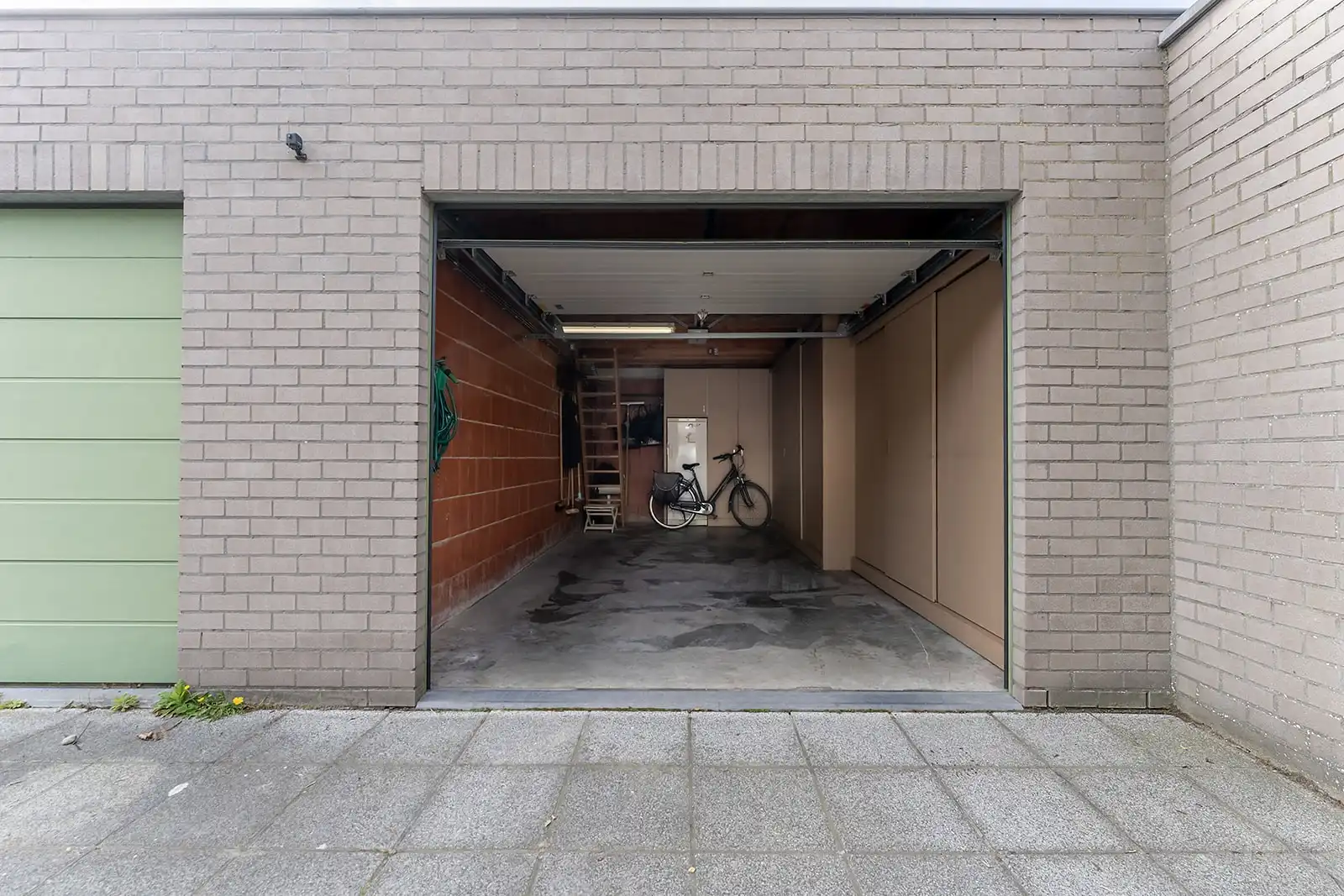 Ruim duplex appartement met garagebox te koop in Lissewege. foto 23