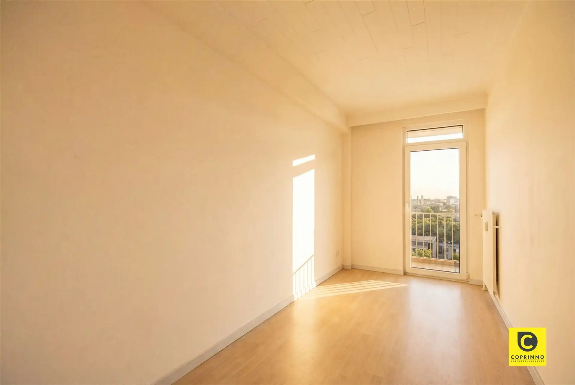 Lichtrijk 2 slaapkamer app + parking foto 10