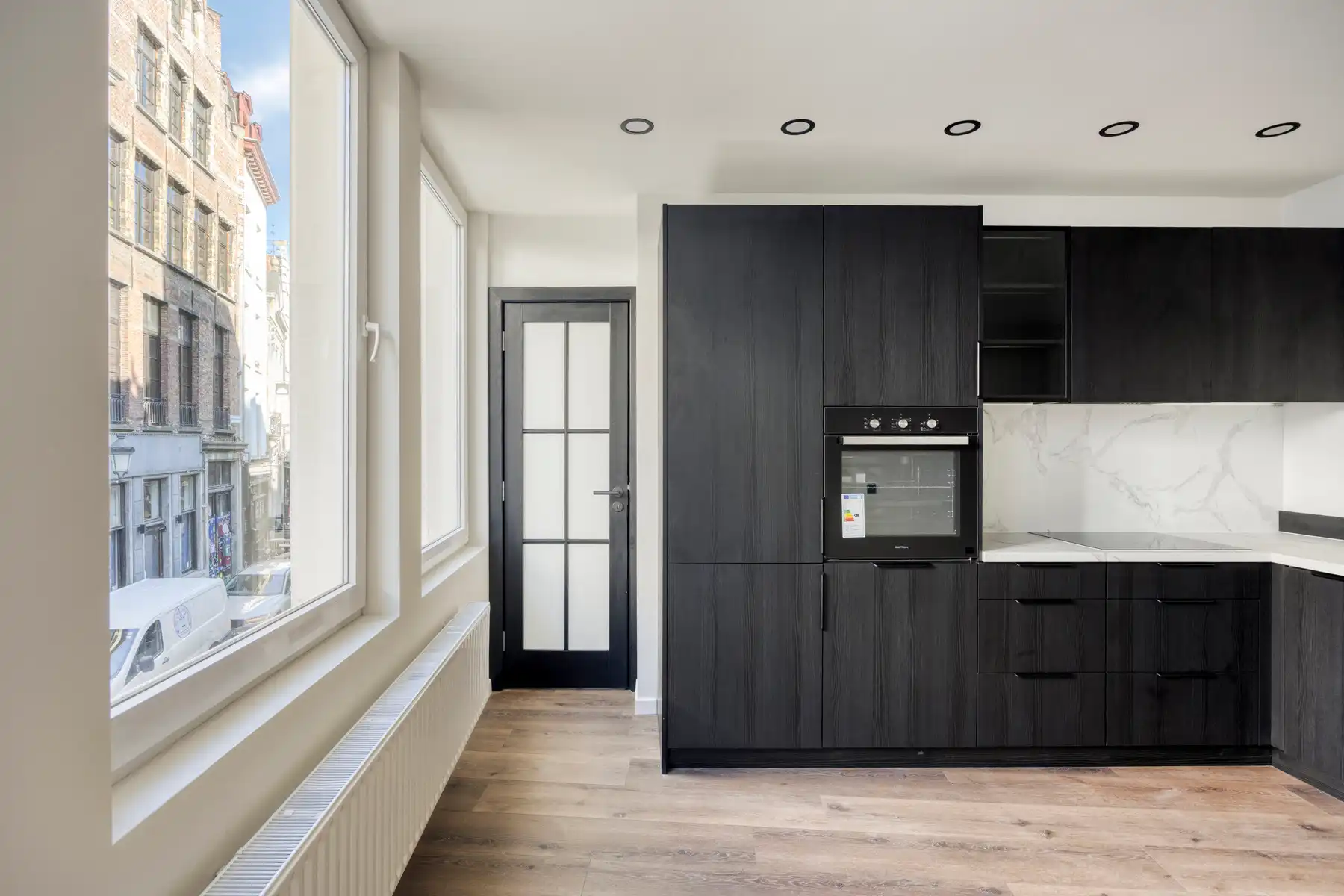 Appartement met twee slaapkamers in hartje Antwerpen. foto 4