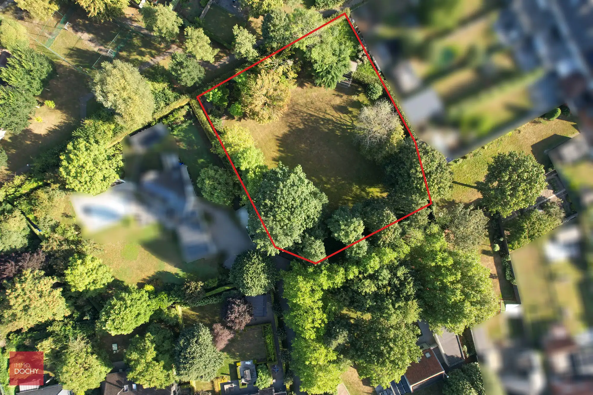 Discreet gelegen bouwgrond in centrum - met oprijlaan foto {{pictureIndex}}