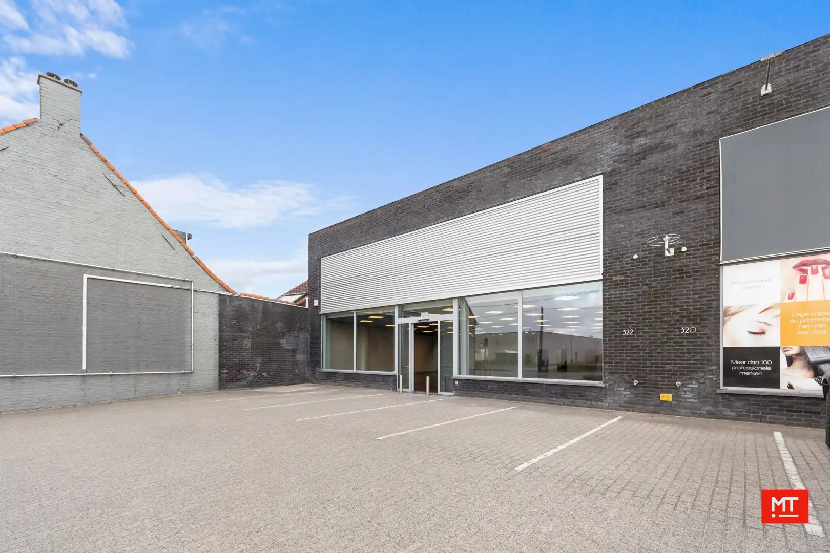 Baanwinkel te huur in het Mammoet Center te Roeselare foto 19