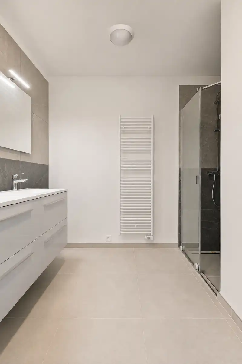 Stijlvol nieuwbouwappartement met 3 slaapkamer nabij het station van Evergem foto 6
