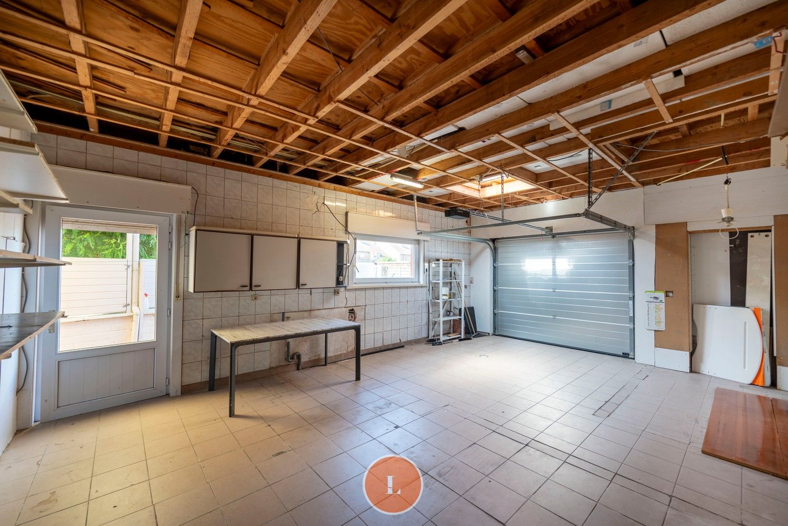 Te renoveren woning met 3 slaapkamers en garage in Menen. foto 15