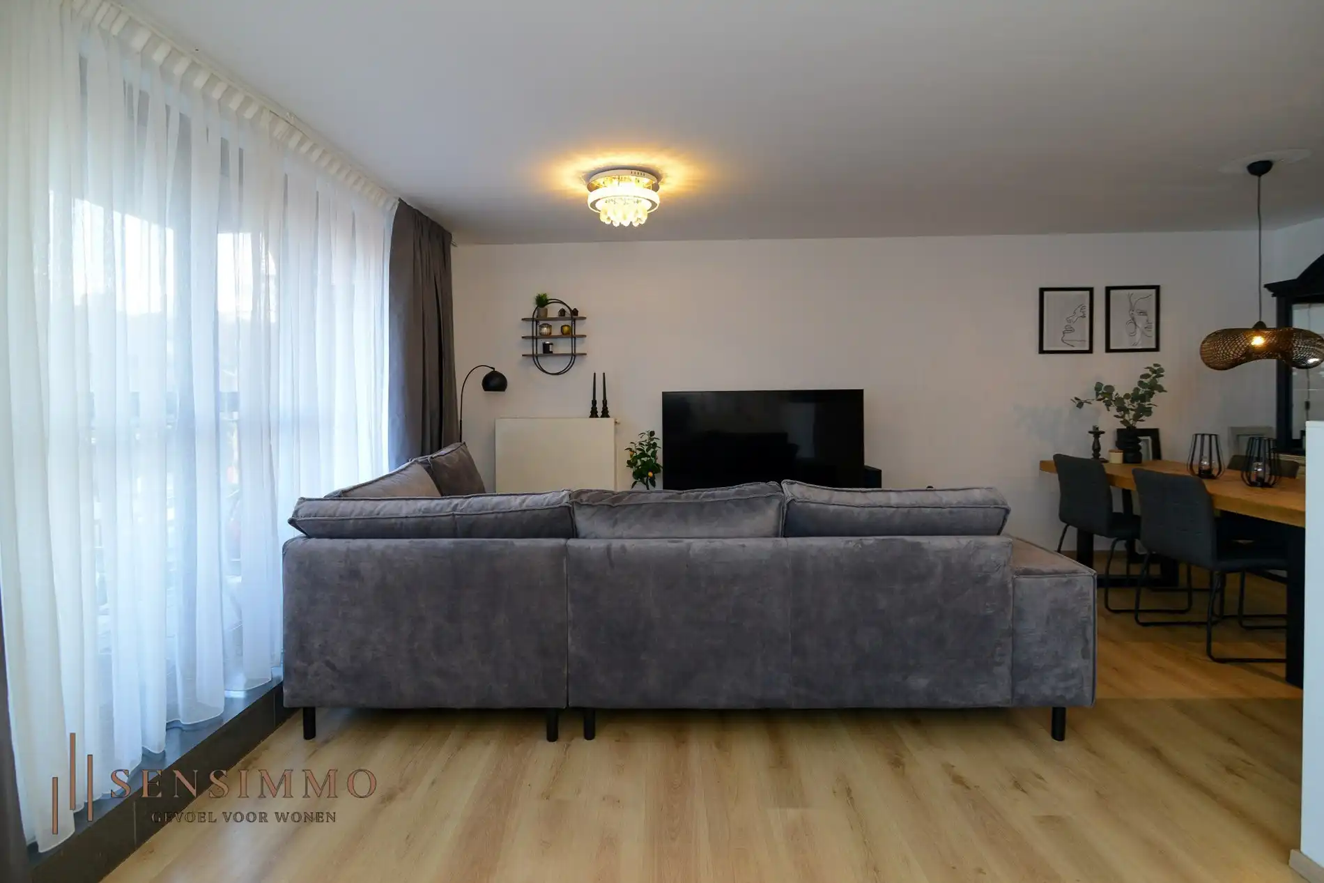 Instapklaar 2-slaapkamerappartement met dubbele terras in hartje Eisden foto 5