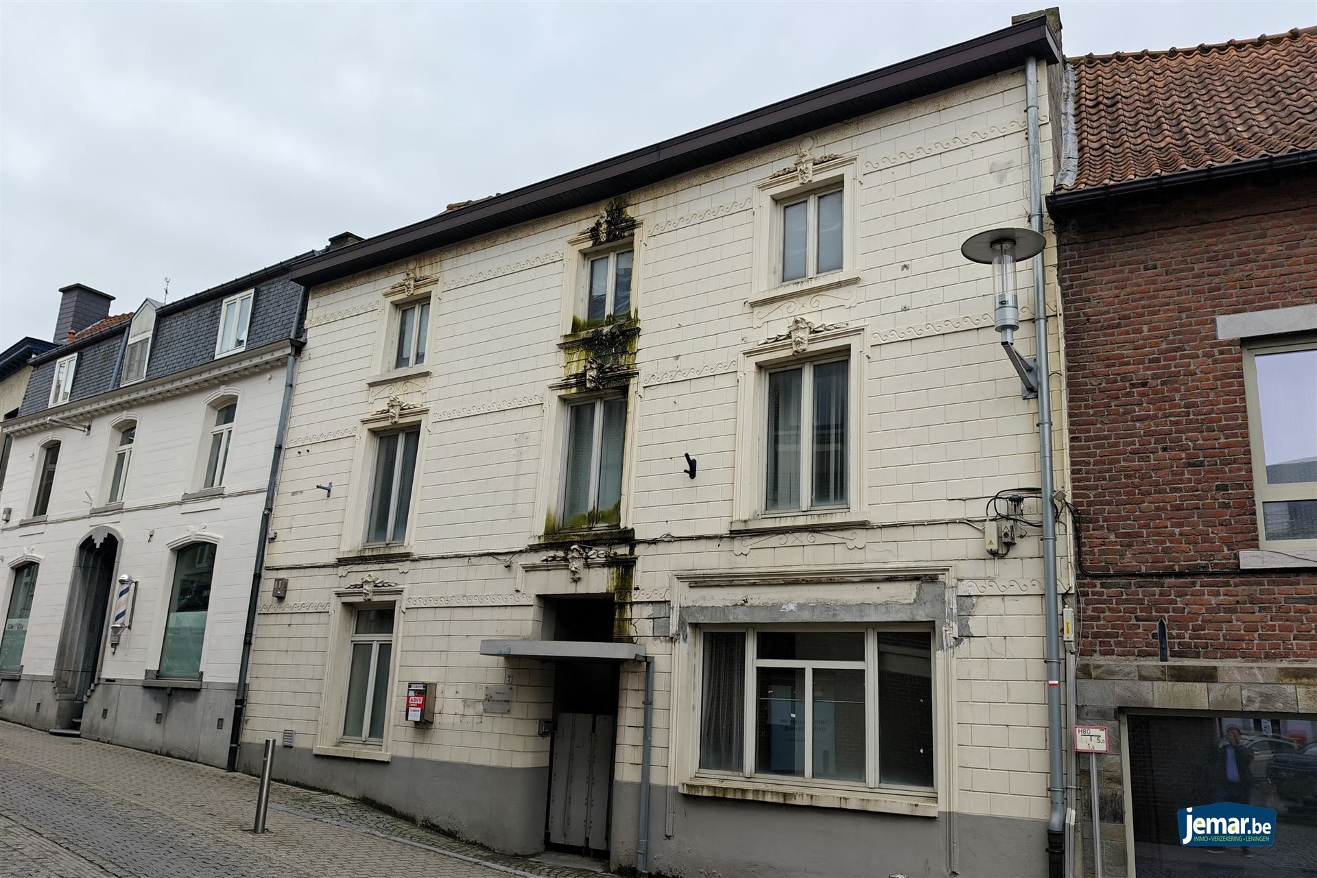 Te renoveren kantoorgebouw (311m²) in het historisch centrum van Borgloon foto 2