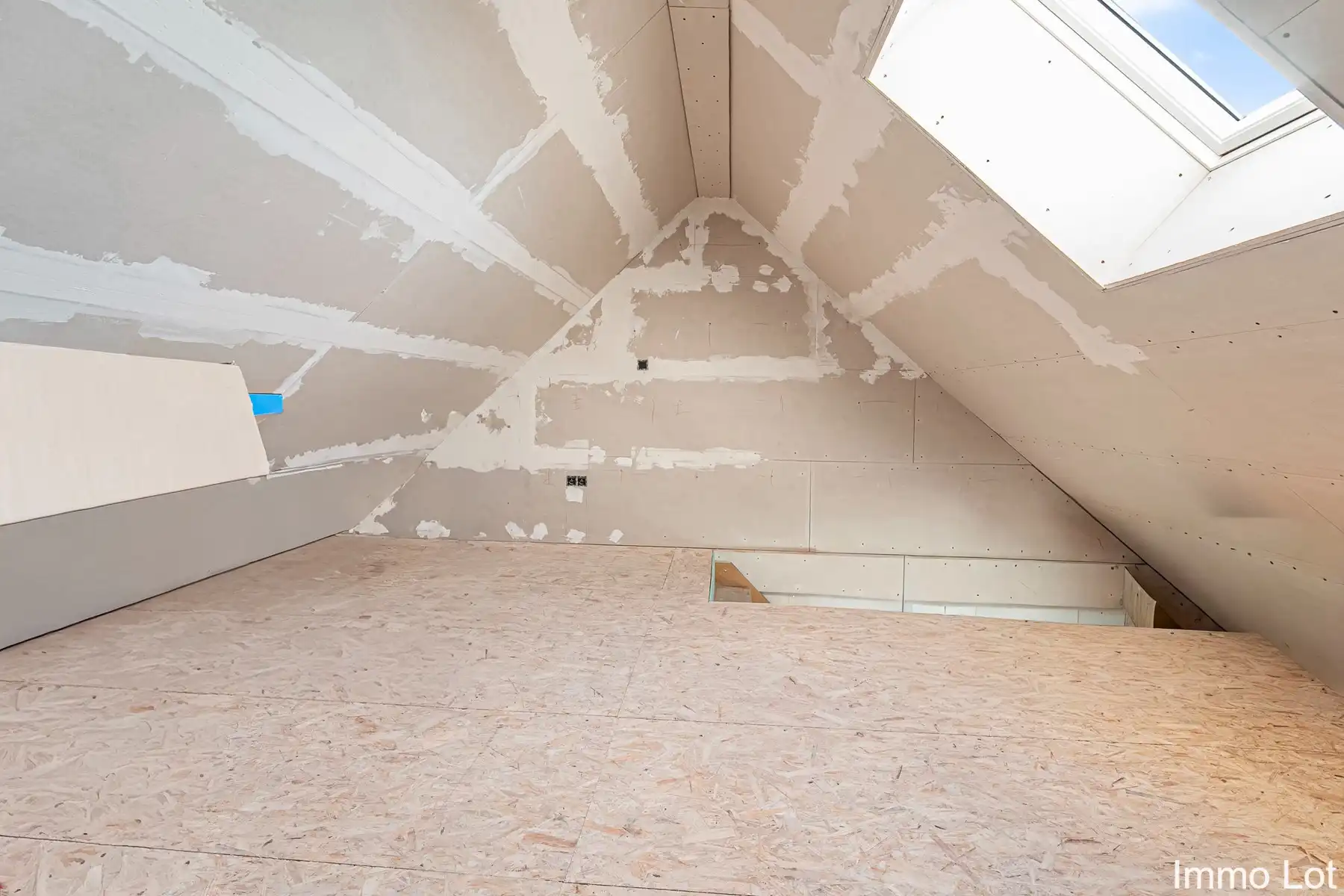 Knap gerenoveerde woning met terras foto 14