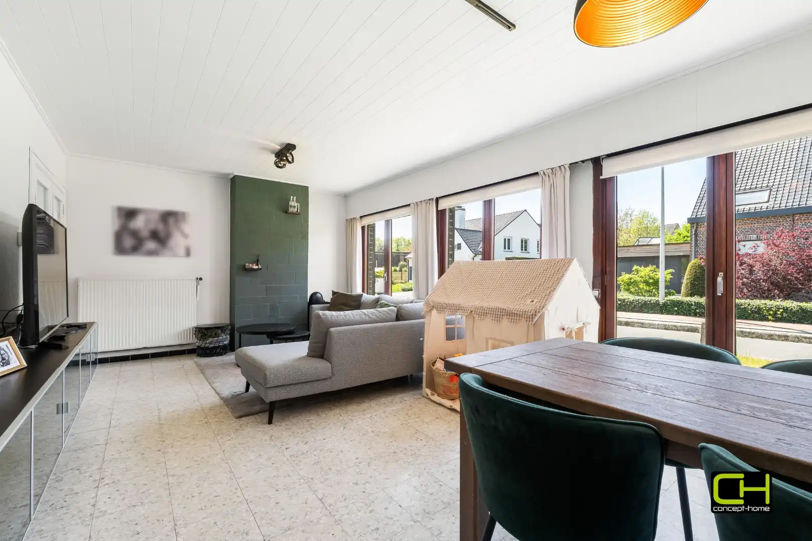 Vrijstaande bungalow met loods op een perceel van 865 m² te koop in Merendree foto 4