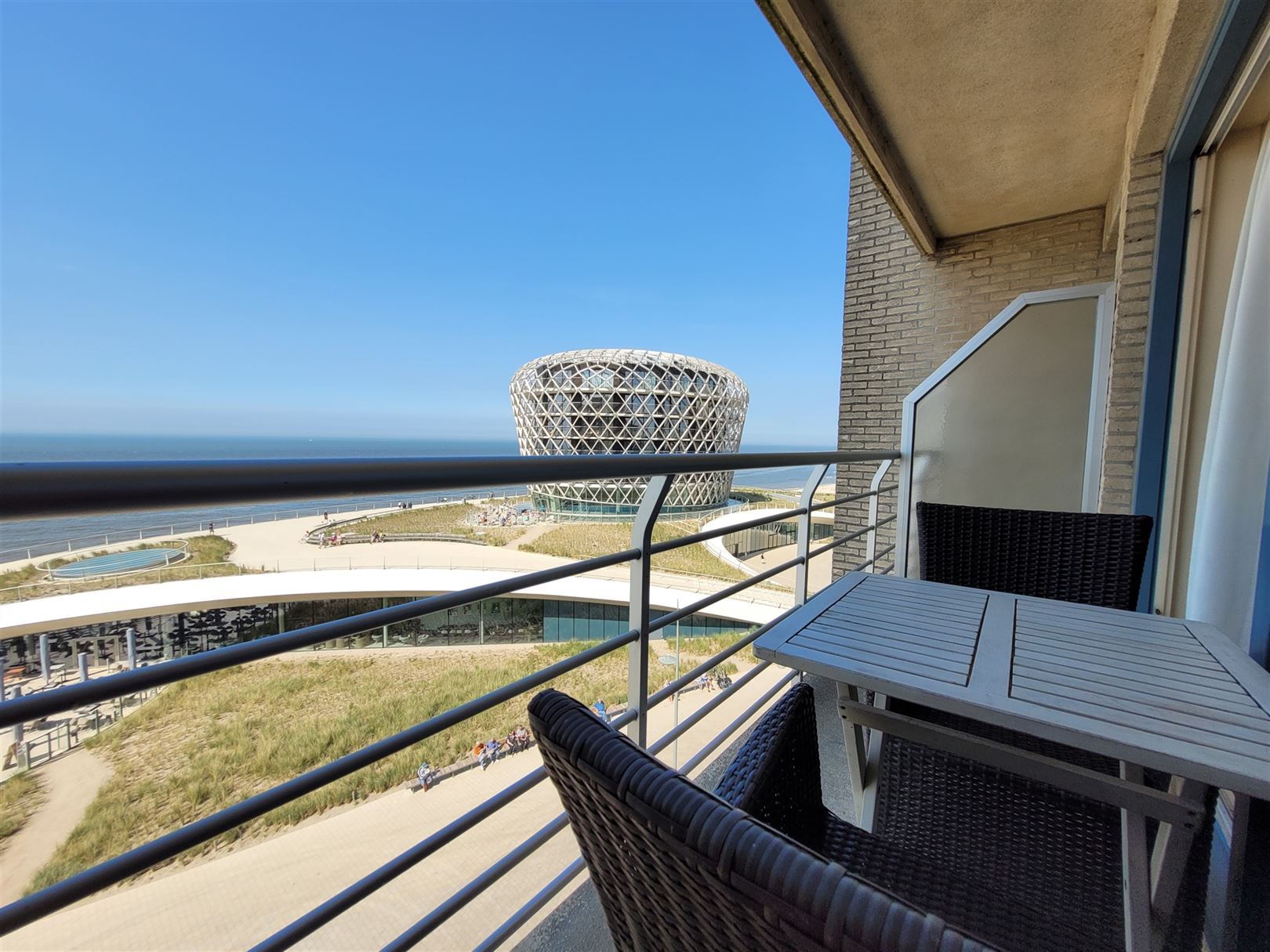 Gemeubelde studio met prachtig zicht op de zee en het casino foto {{pictureIndex}}