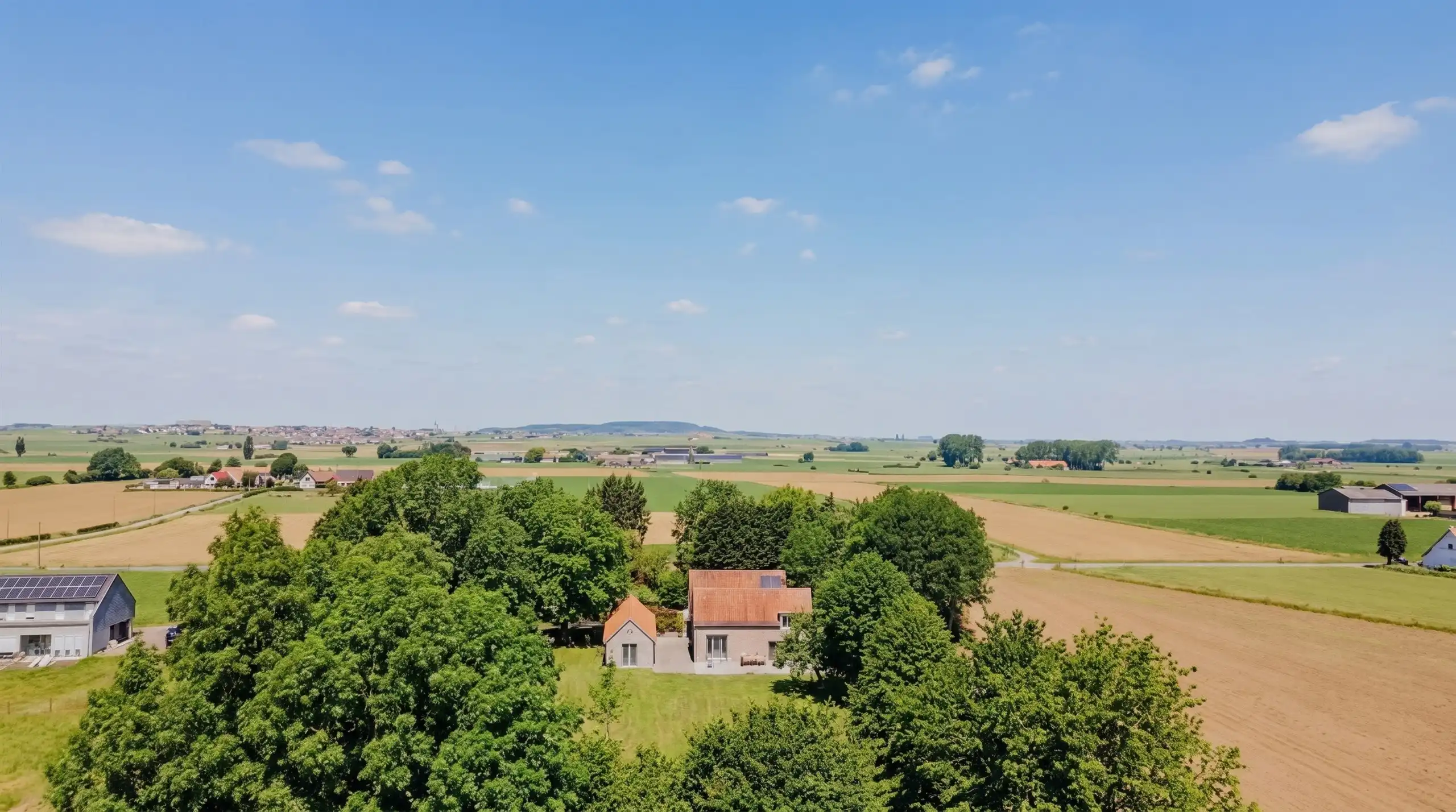 Opmerkelijk, gerestaureerde u- vormige hoeve  op 8.067 m² foto 3