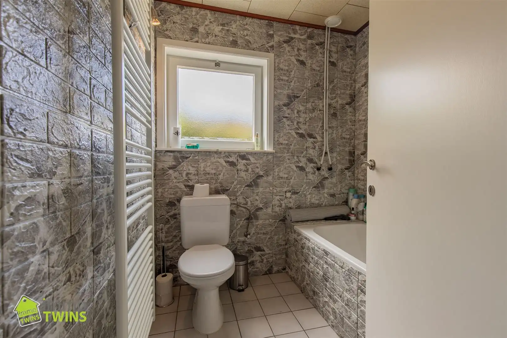 Bungalow in uiterst rustige en groene omgeving foto 9