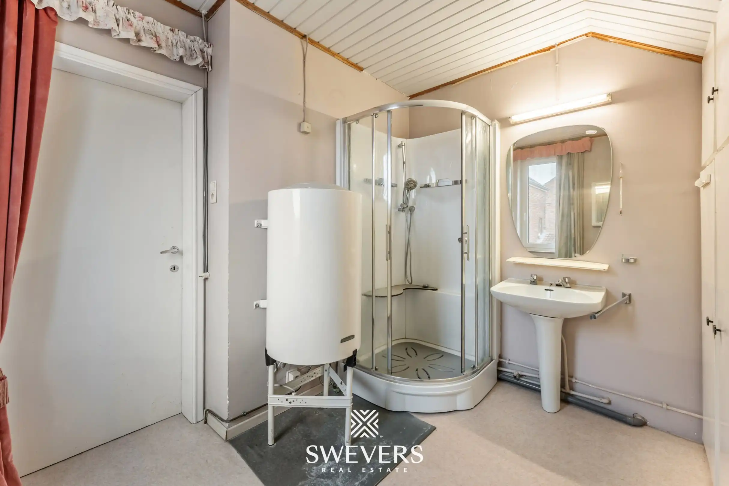 Statige woning met veel potentieel te Hoepertingen foto 19