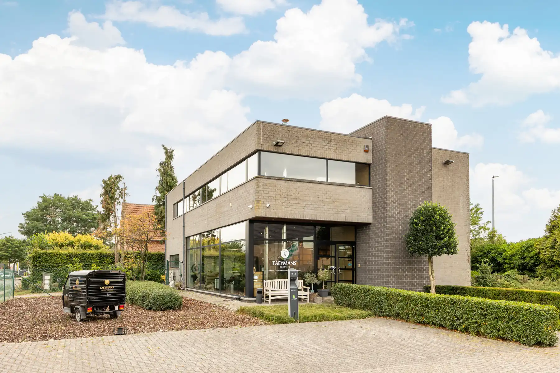 Woning met handelspand op een perceel van 1.497m². foto 2