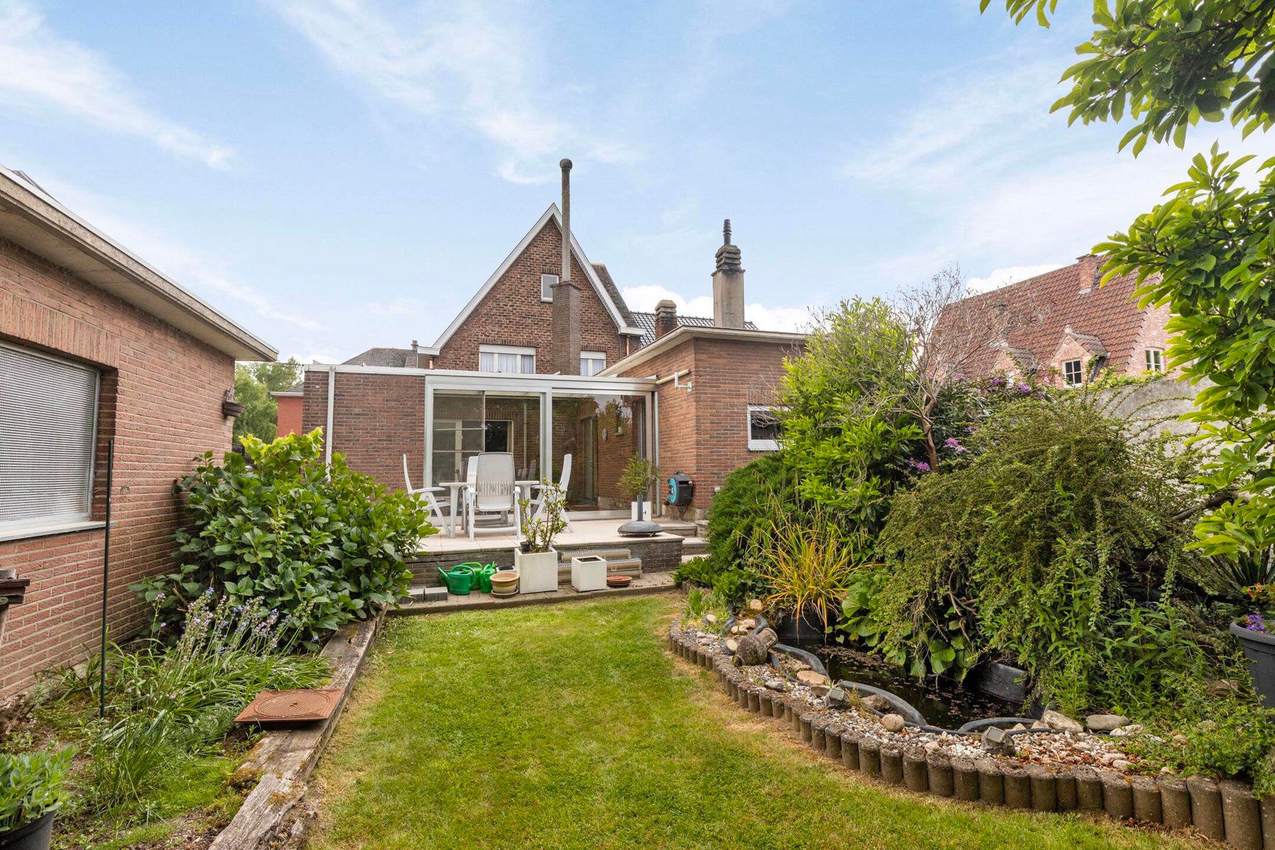 Ruime en verzorgde halfopen bebouwing met mooie tuin foto 16