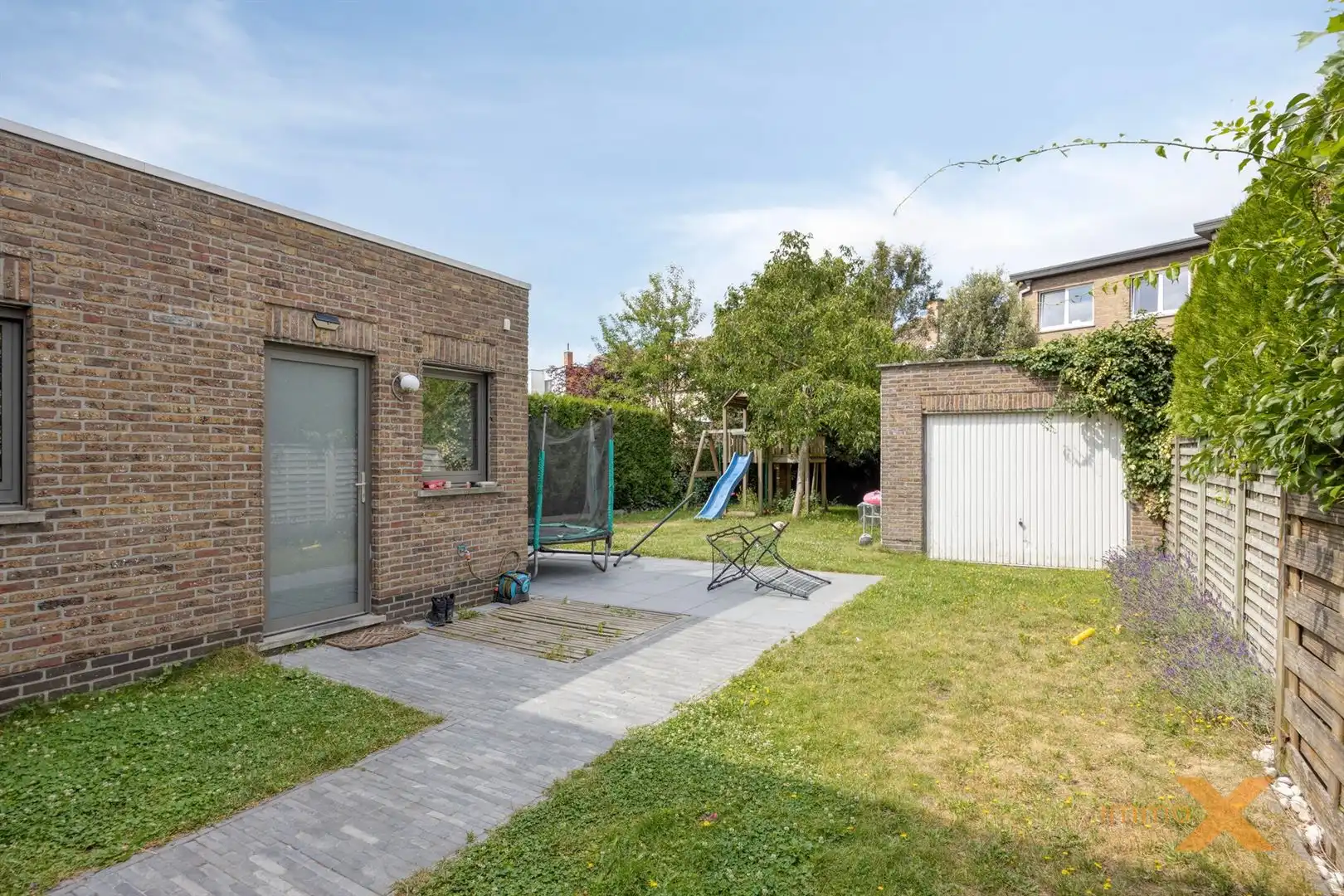 RUIME HOB MET GARAGE EN TUIN foto 24