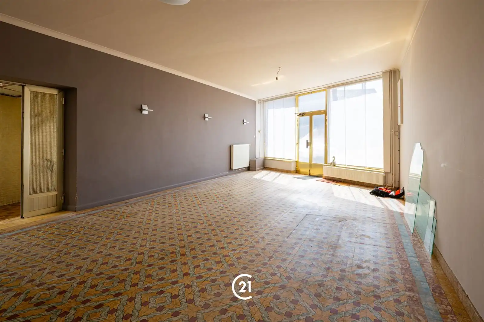 Ruime, te renoveren woning op een strategische ligging foto 3