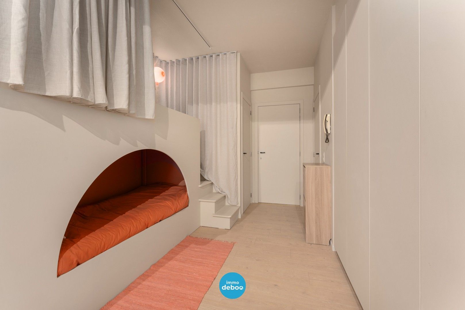 Compleet gerenoveerde studio op topligging foto 13