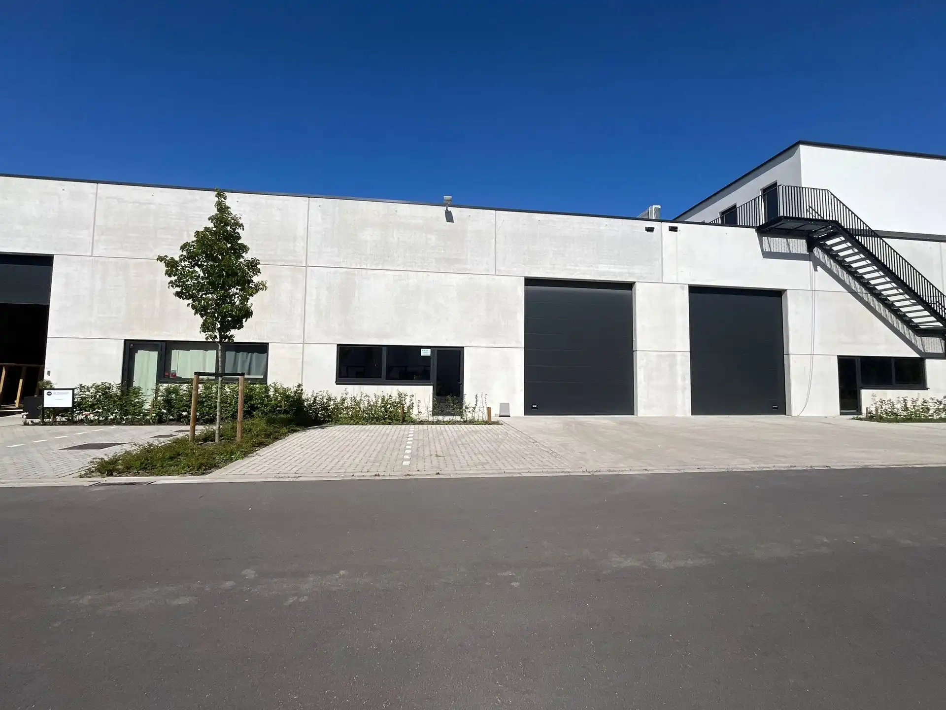 Nieuwbouw KMO-unit te huur op bedrijvenpark  'La Brique' foto 2