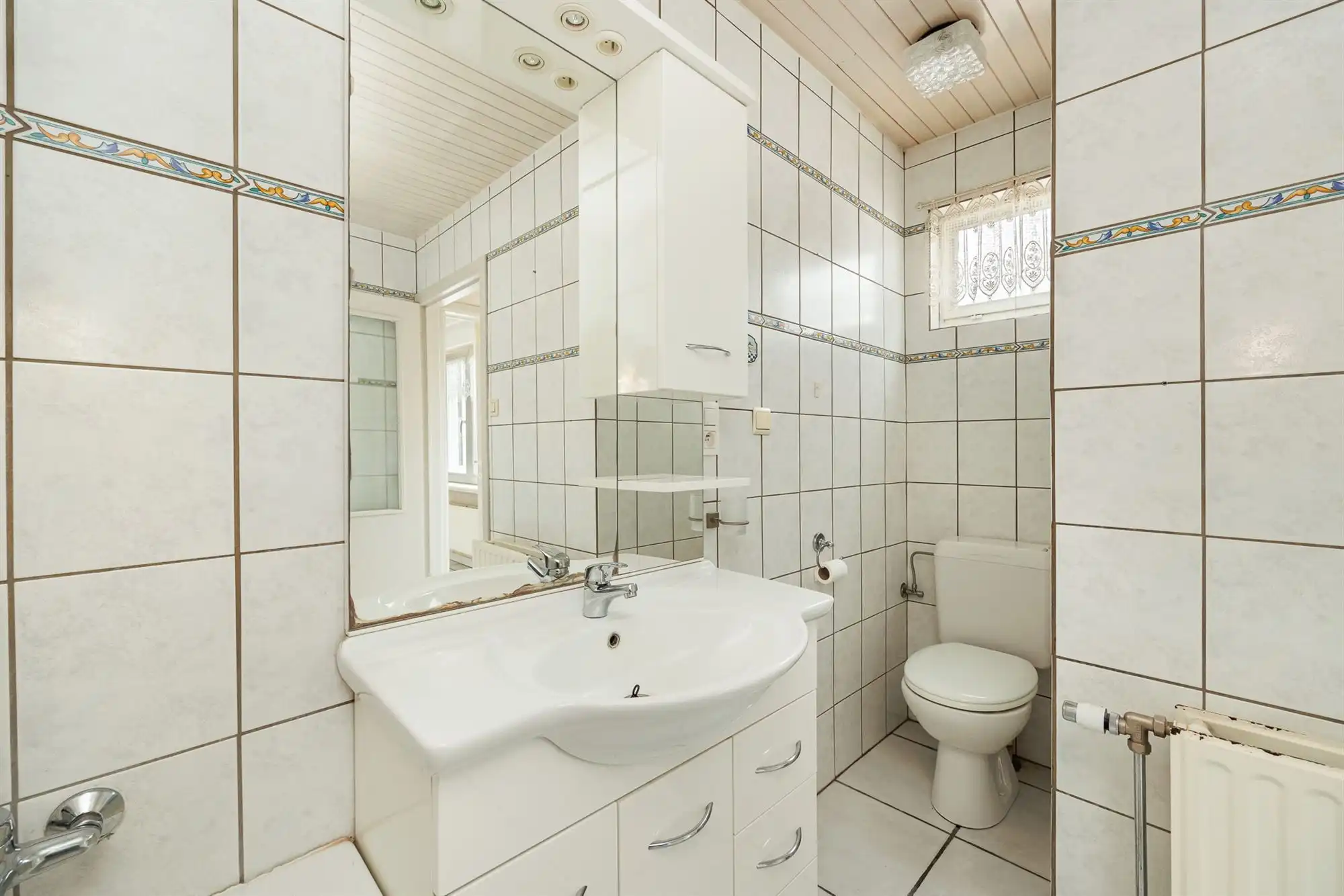 Te renoveren woning met vier slaapkamers en tuin foto 8