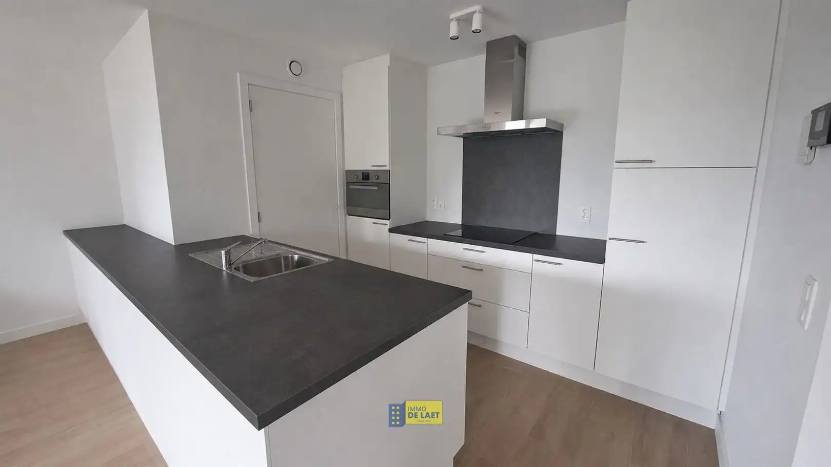 Prachtig appartement met 3 slpks, terras en autostaanplaats foto 4