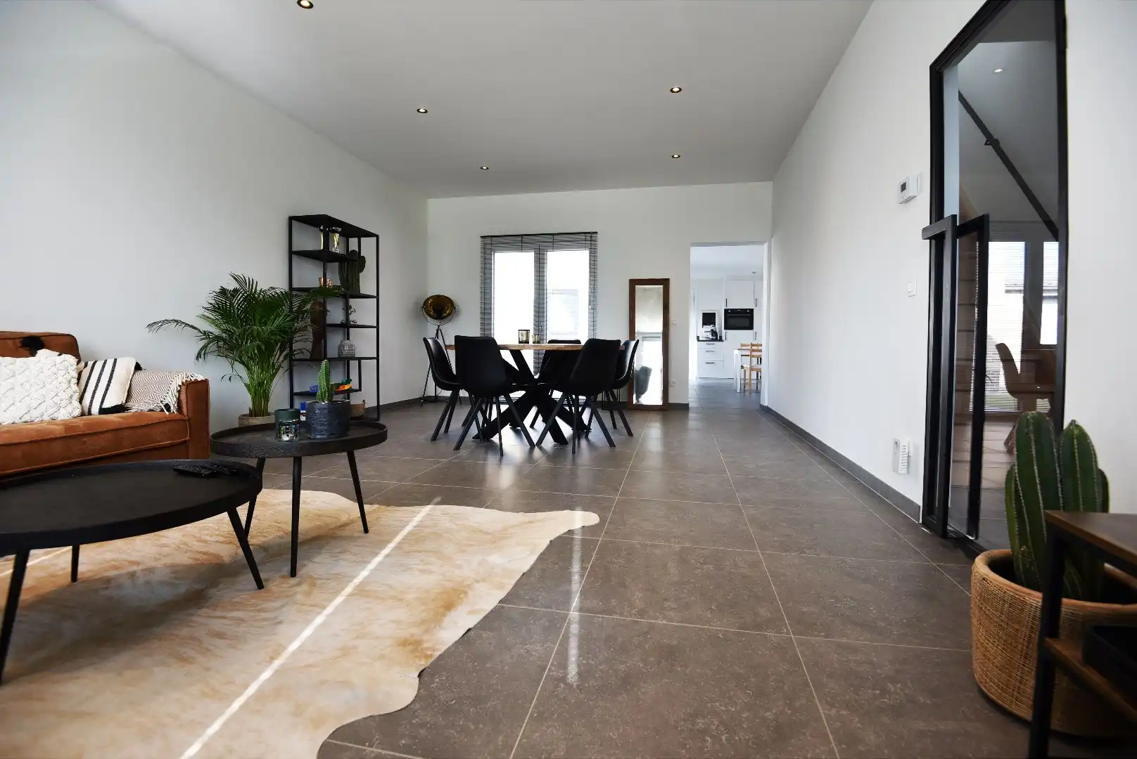 Gerenoveerde open bebouwing met 3 slaapkamers, terras en garage foto 4