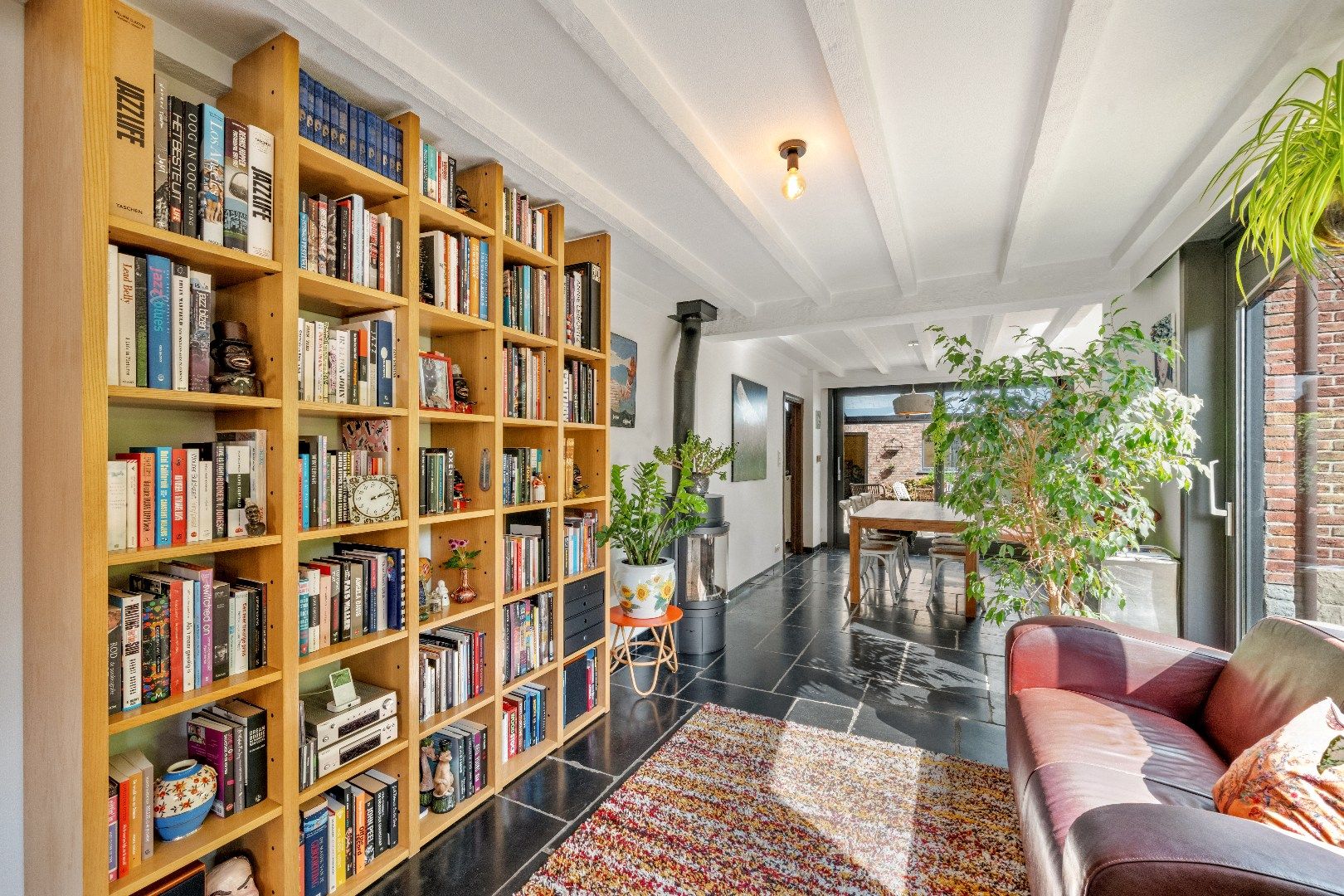 Prachtige ruime half-open woning foto 3