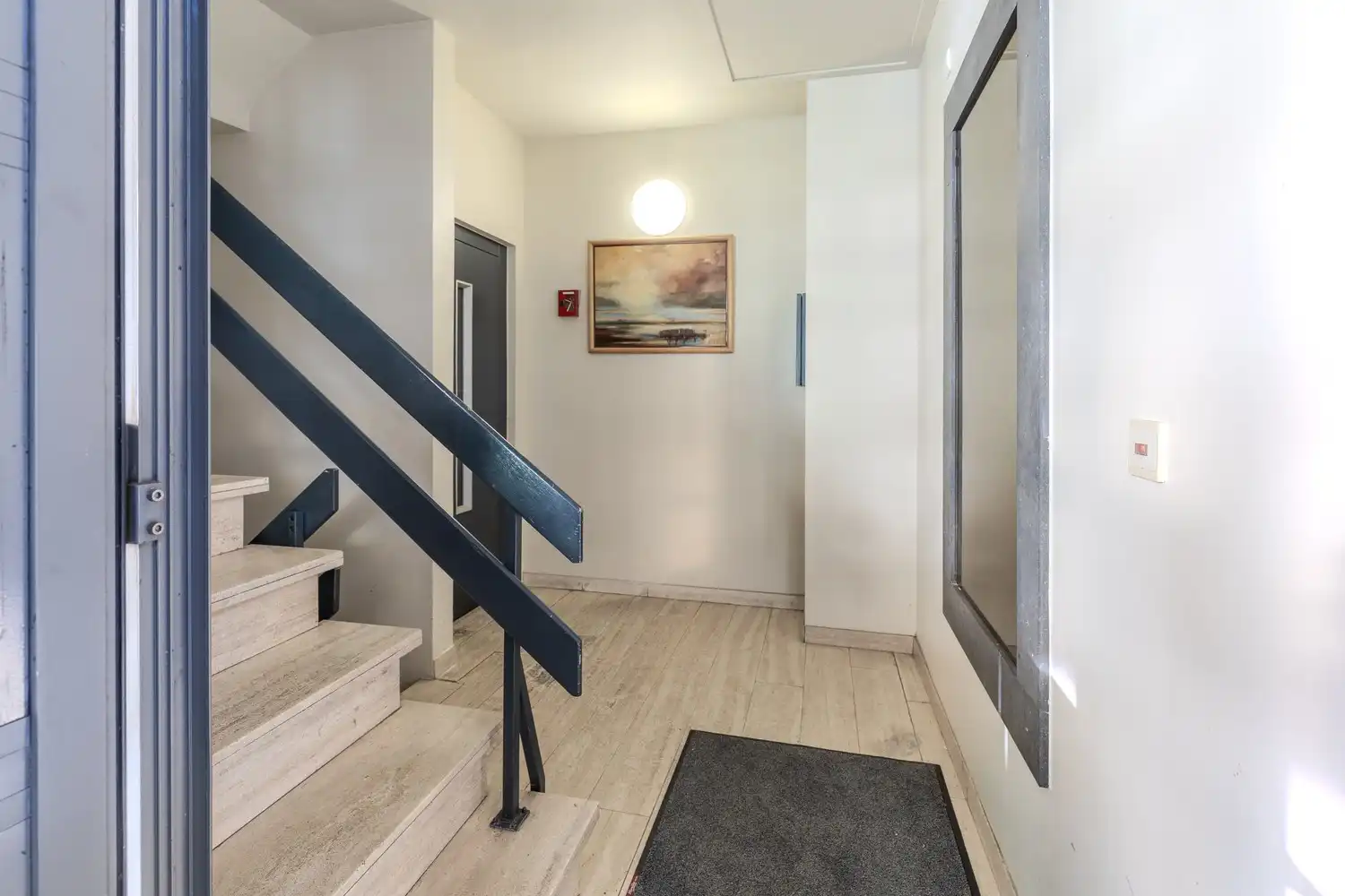 Instapklaar appartement met terras in hartje Lanaken foto 9