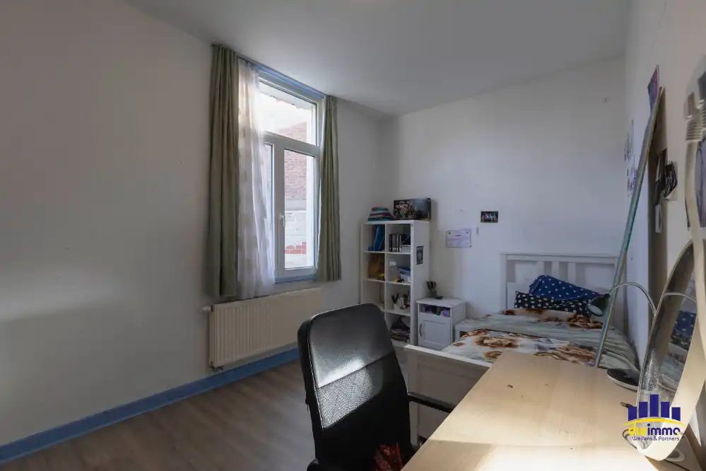 TE KOOP IN GENTBRUGGE – RIJWONING MET 4 SLAAPKAMERS EN KOER! foto 9
