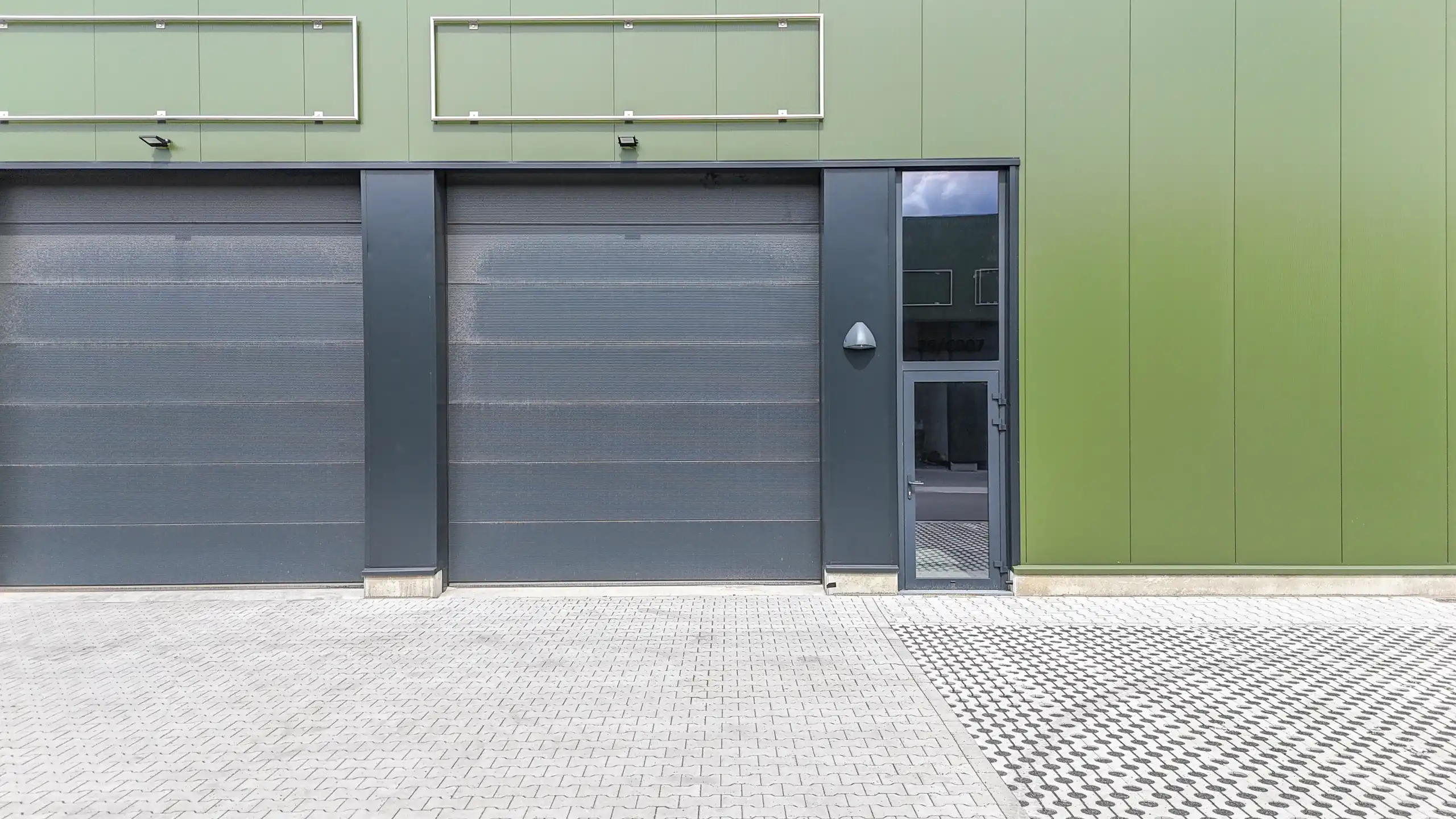 Nieuwbouw KMO-unit van 216 m² op topligging in Beringen! foto 14