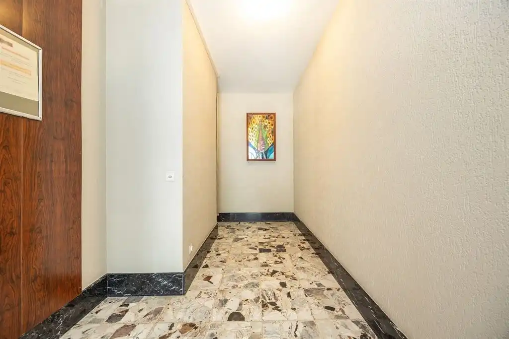 Instapklaar gelijkvloersappartement met stadskoer foto 15